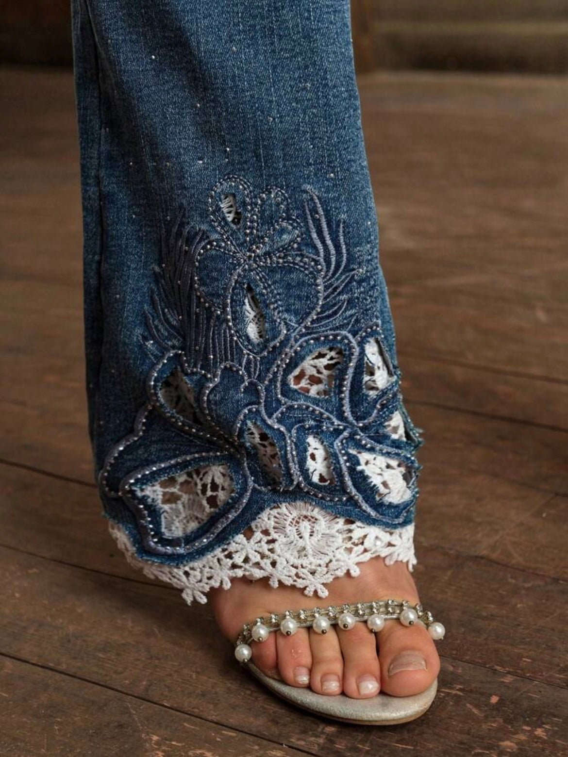 CM-BS455129 Women Elegant Seoul Style Embroidery Lace Hollow-Out Rhinestone Trim Flared Hem Jeans