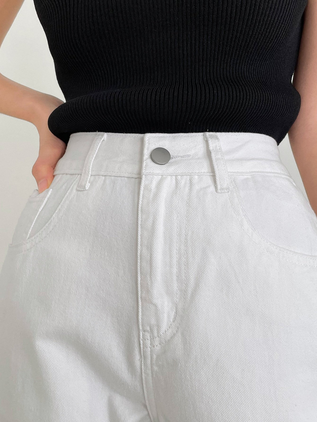 CM-BS691406 Women Casual Seoul Style High Waist Solid Slant Pocket Cropped Jeans - White