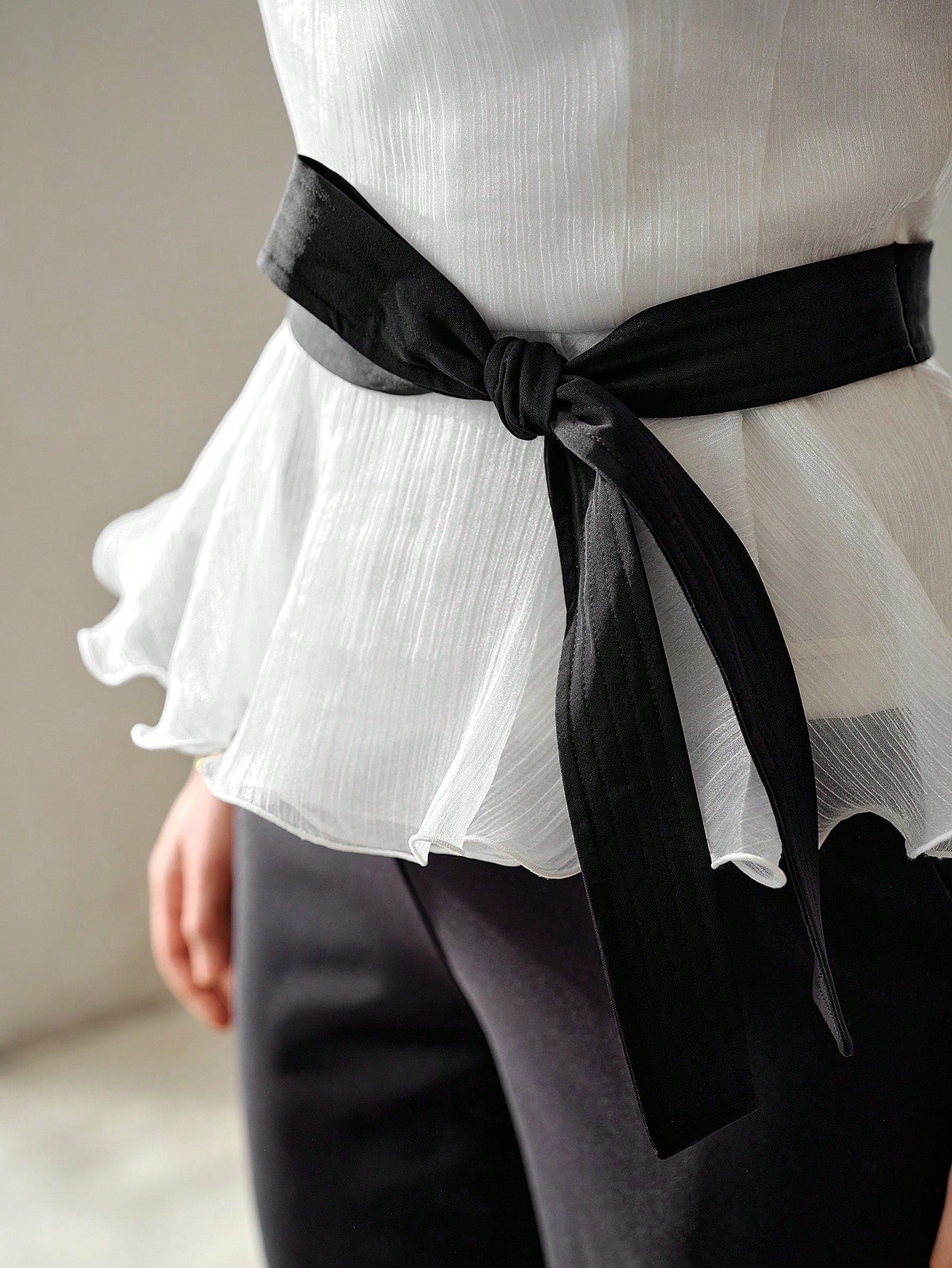 CM-TS166853 Women Elegant Seoul Style Colorblock Plisse Ruffle Hem Belted Tube Top