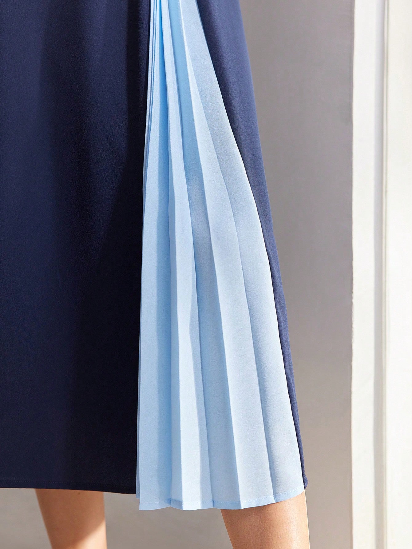 CM-DS678337 Women Elegant Seoul Style Round Neck Sleeveless Two Tone Pleated Panel Dress - Blue