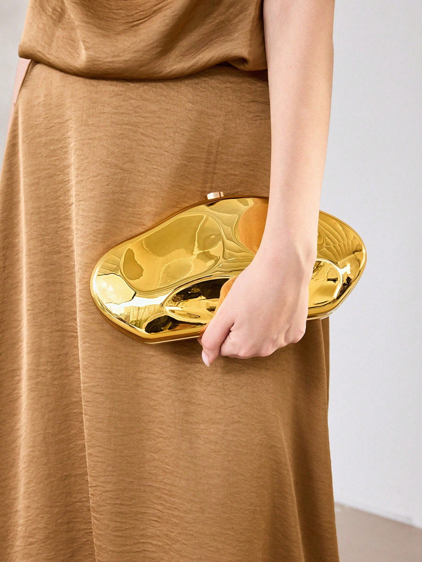 CM-BGS824618 Women Trendy Seoul Style Turn-Lock Chain Evening Bag - Gold