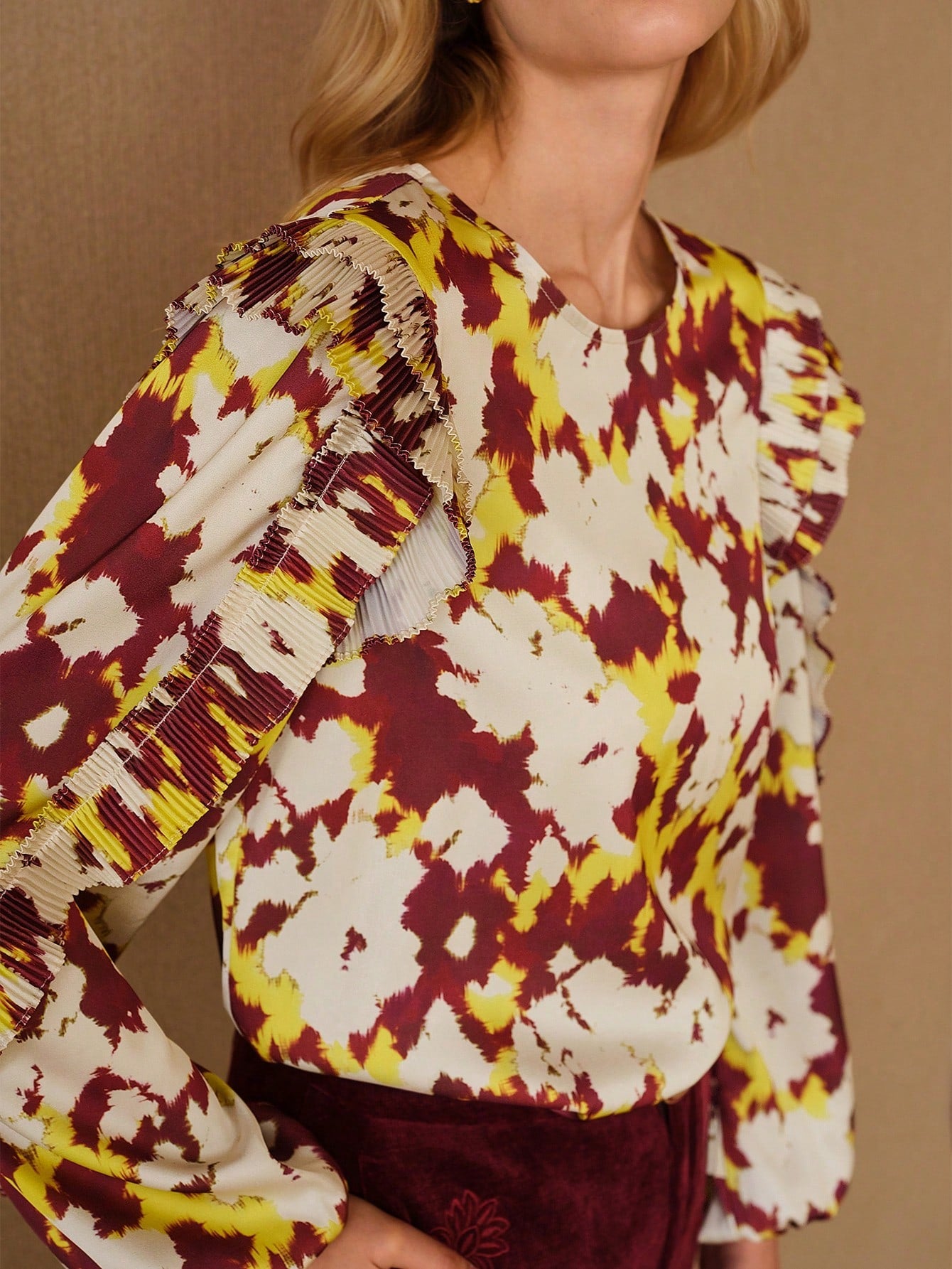 CM-TS619060 Women Elegant Seoul Style All-Over Print Plisse Ruffle Trim Lantern Sleeve Blouse