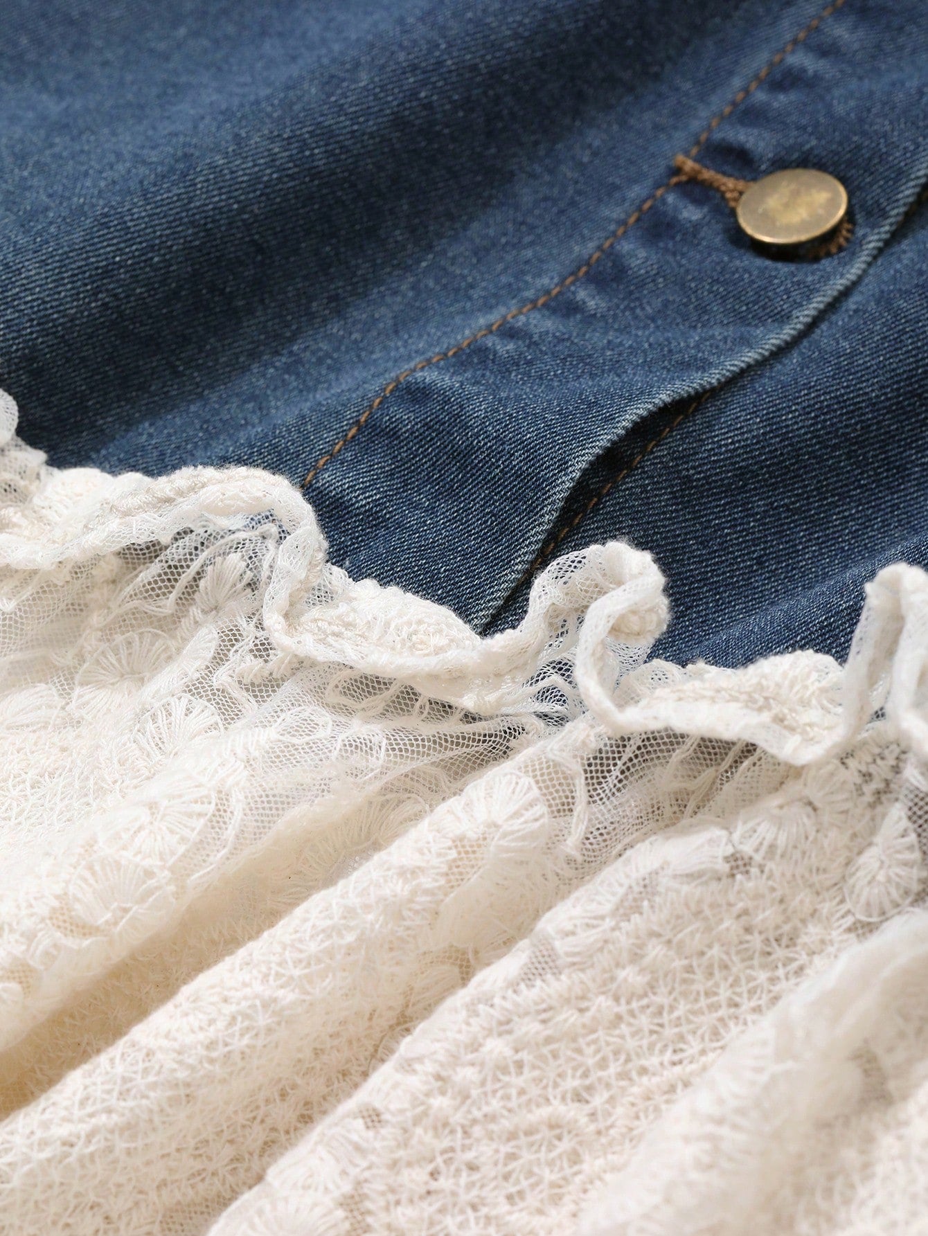 CM-DS842868 Women Casual Seoul Style Dark Wash V-Neck Lace Patchwork Hem Puff Sleeve Denim Dress