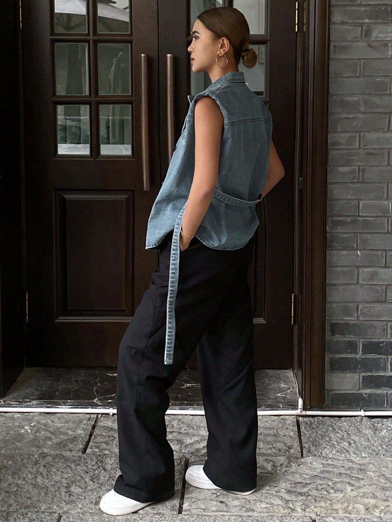 CM-CS067027 Women Casual Seoul Style Lapel Neckline Double Button Sleeveless Denim Jacket With Belt