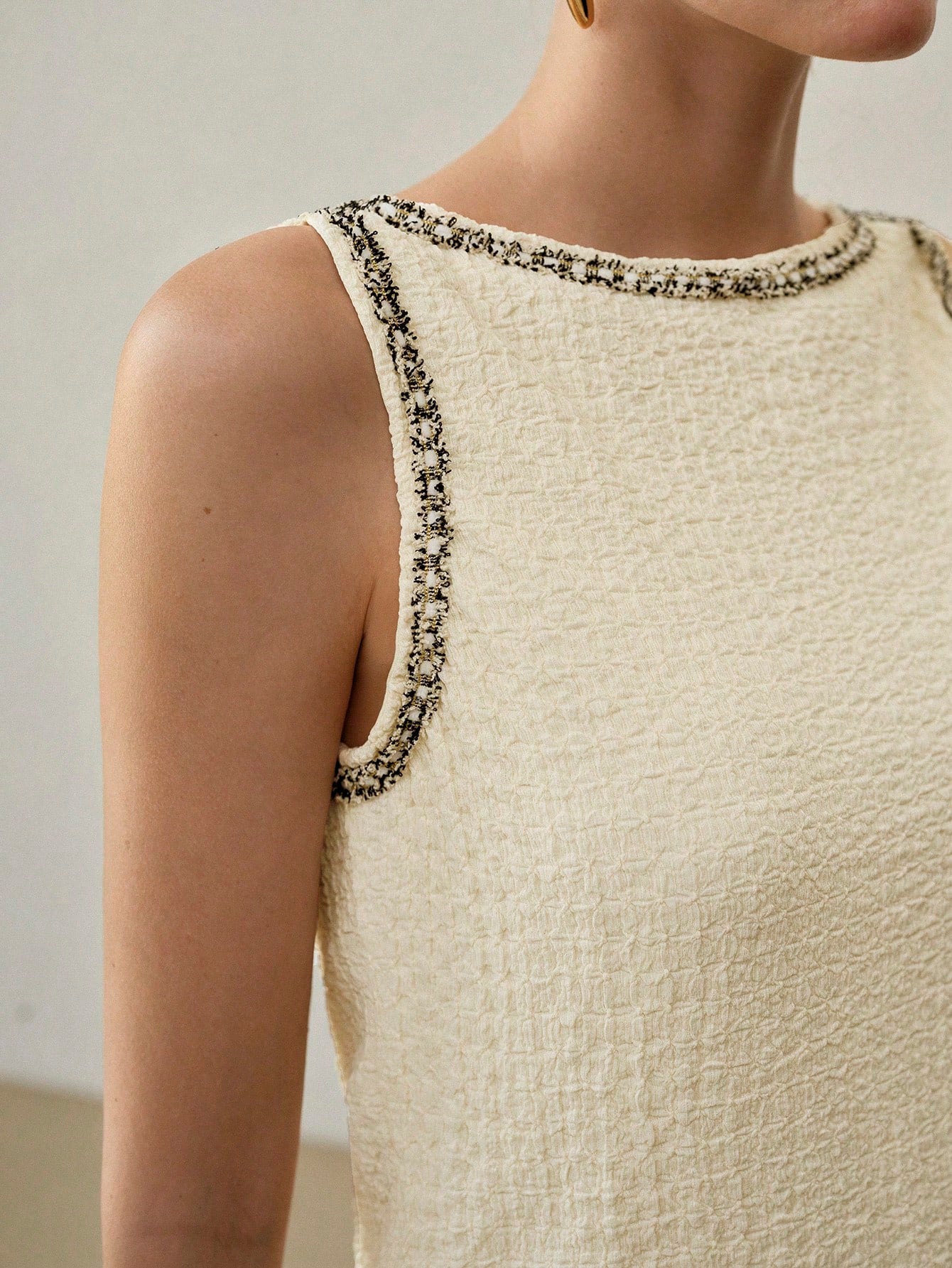 CM-TS622679 Women Casual Seoul Style Round Neck Sleeveless Contrast Tape Binding Textured Tank Top - Apricot