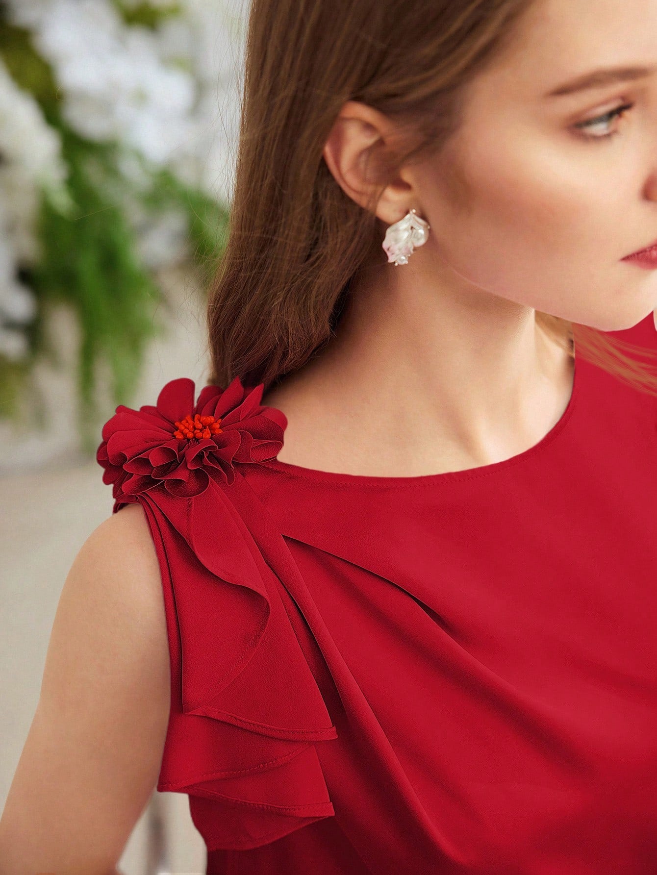 CM-TS954736 Women Elegant Seoul Style Stereo Floral Decor Round Neck Sleeveless Blouse - Red