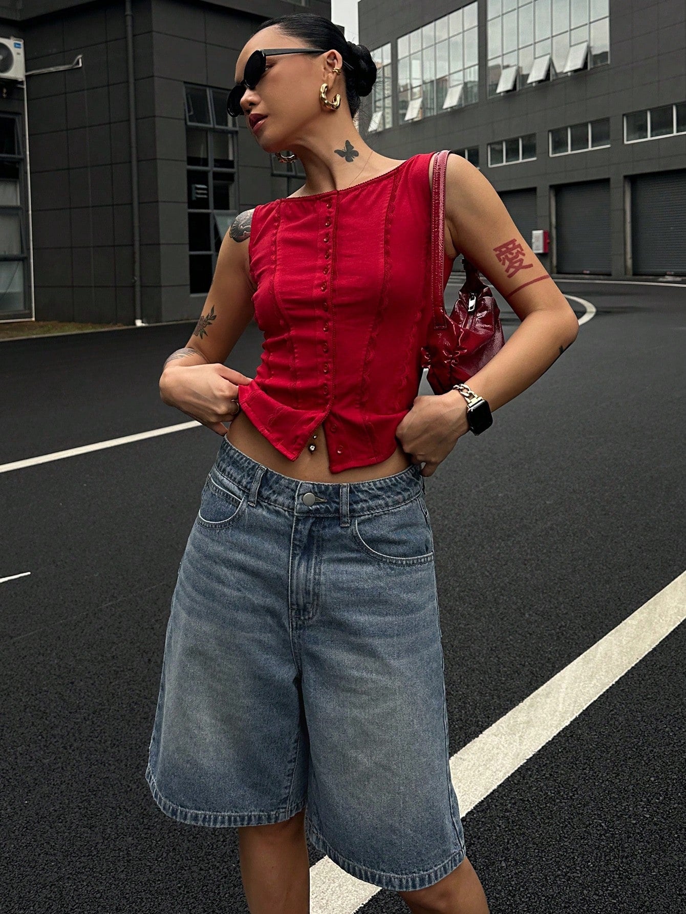 CM-BS757751 Women Casual Seoul Dark Wash Loose Fitting Mid-Thigh Length Denim Shorts With Pockets
