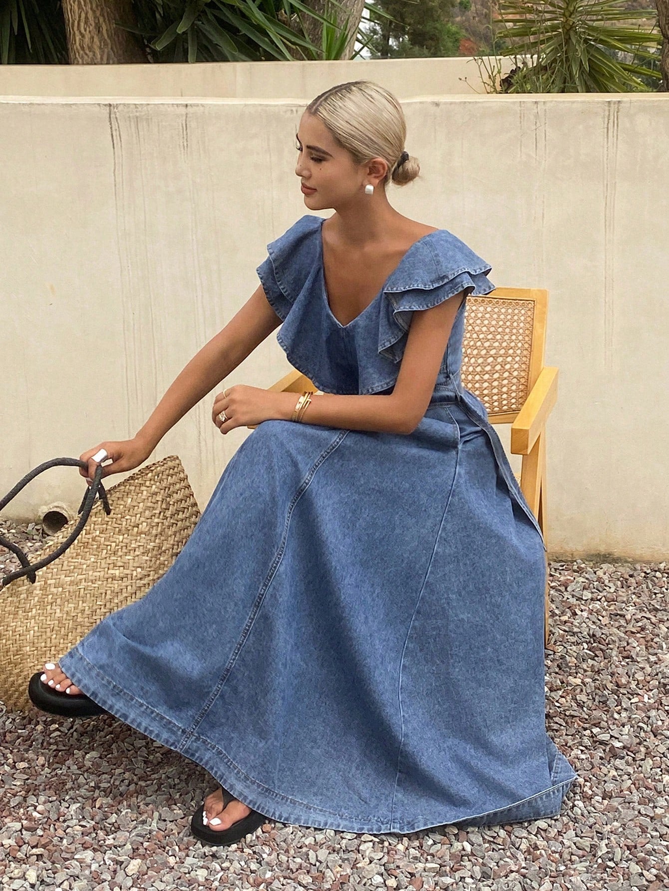 CM-DS595886 Women Casual Seoul Style V-Neck Ruffle Cinched Waist Slim Denim Dress - Blue