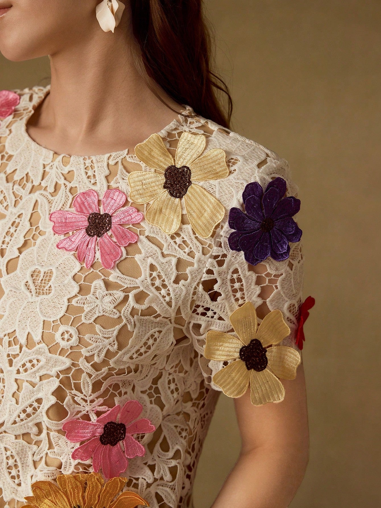 CM-TS475093 Women Elegant Seoul Style Round Neck Floral Apploques Short Sleeve Top - White