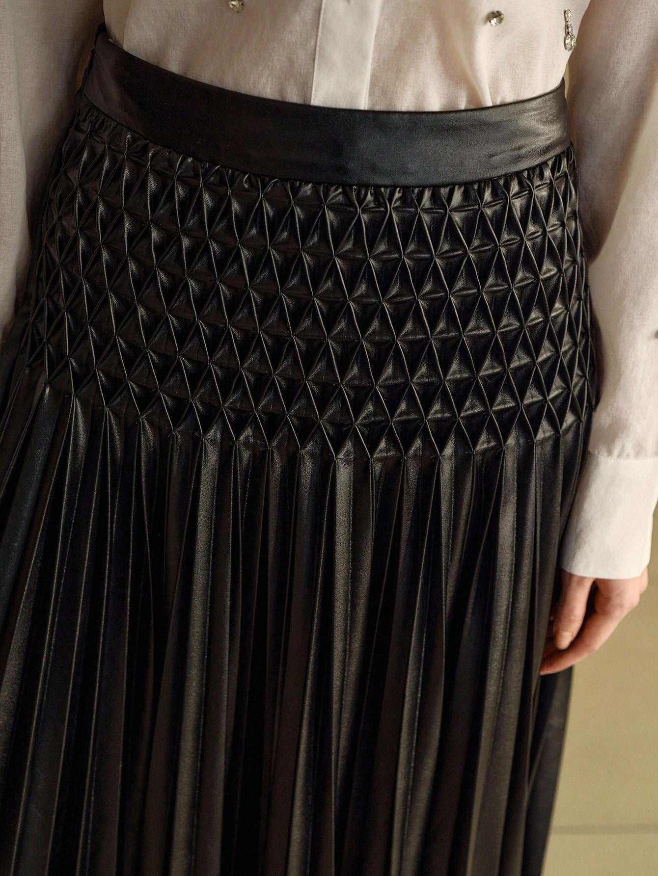 CM-BS258717 Women Elegant Seoul Style High Waist Textured Flared Pleated Skirt - Black