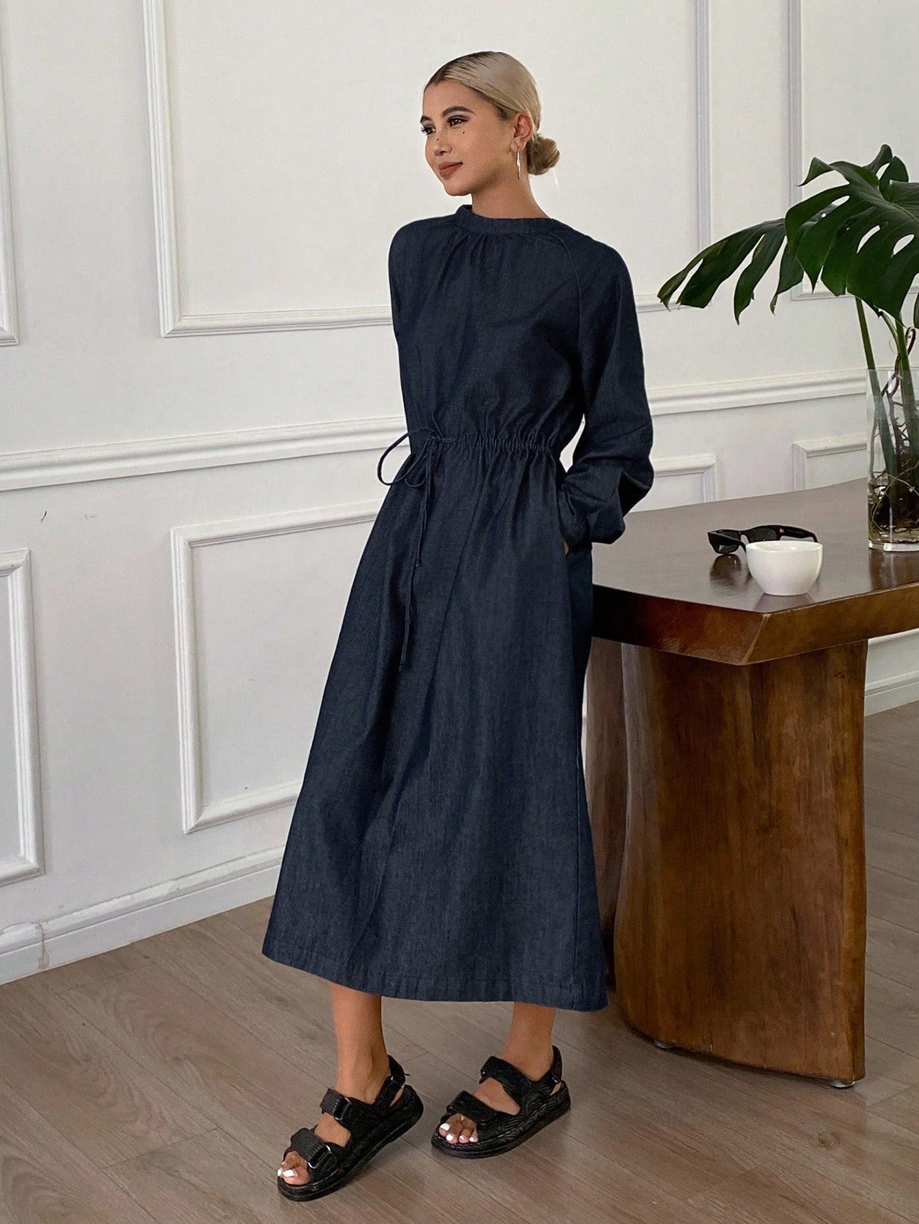 CM-DS213821 Women Casual Seoul Style Dark Wash Round Neck Extra Long Sleeve Cinched Waist Midi Denim Dress