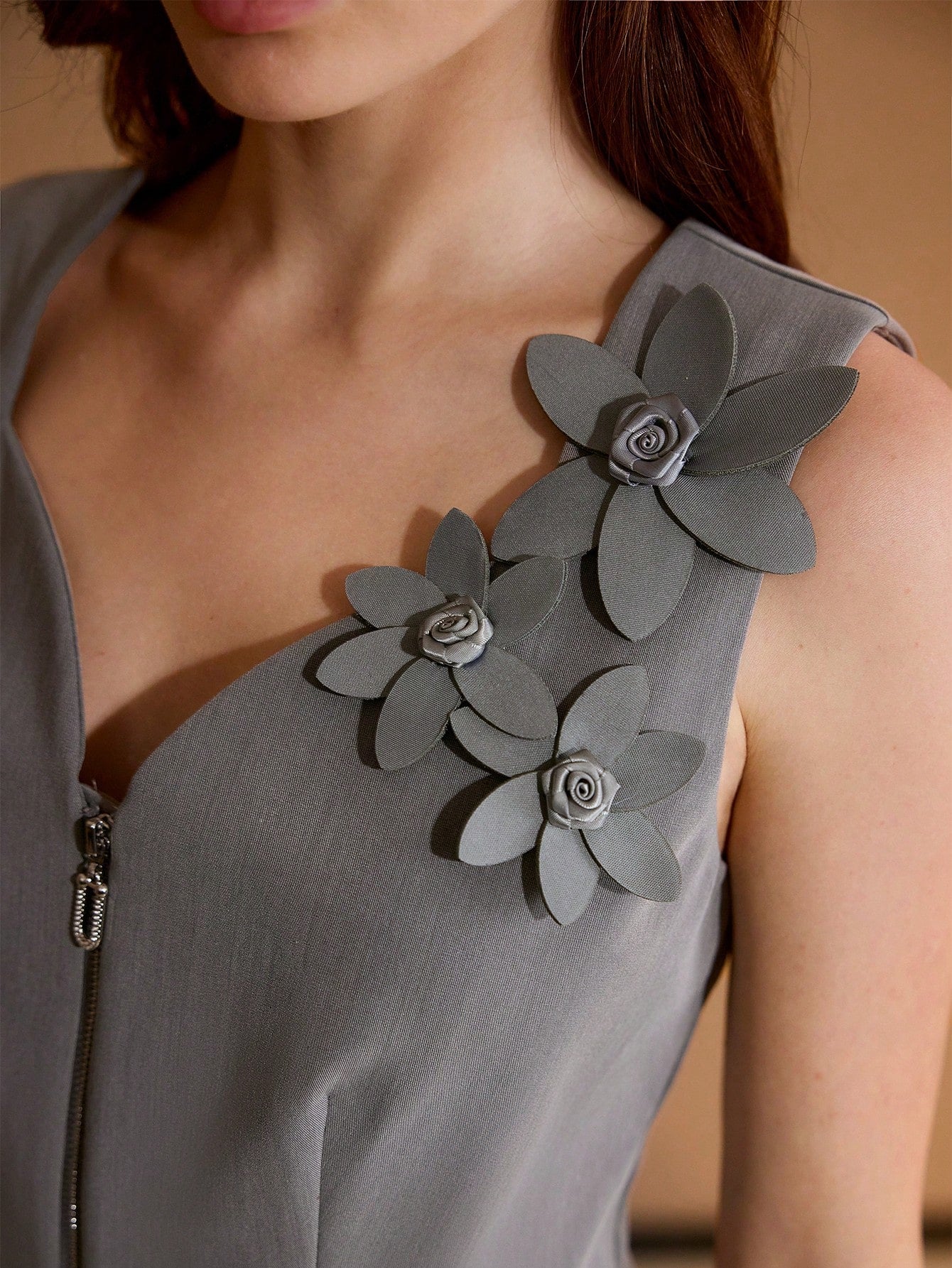 CM-TS229910 Women Elegant Seoul Style Sweetheart Neckline Sleeveless Floral Appliques Zip Up Top - Gray