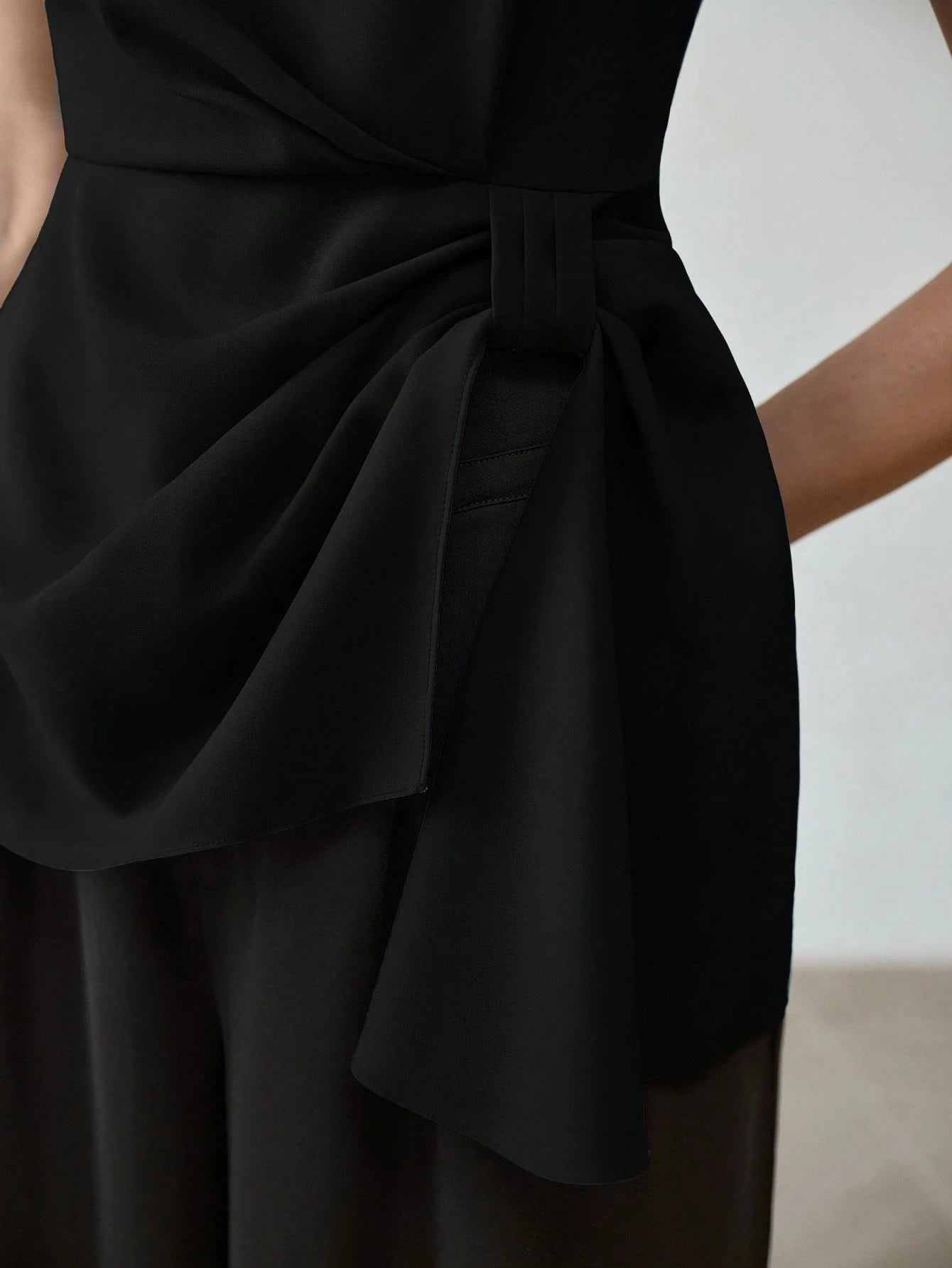 CM-TS013764 Women Elegant Seoul Style Side Knot Boat Neck Sleeveless Blouse - Black