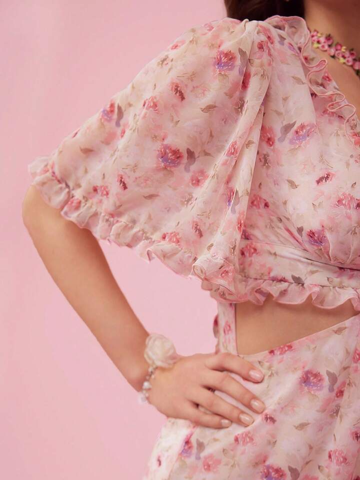 CM-DS477018 Women Trendy Bohemian Style Floral Print Deep V-Neck Spliced Short-Sleeved Ruffle Dress