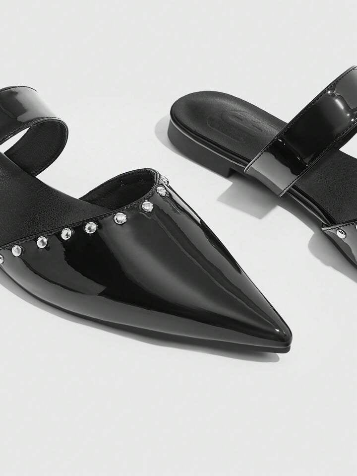 CM-SHS100147 Women Trendy Seoul Style Thin Stripes Pointed Flat Shoes - Black