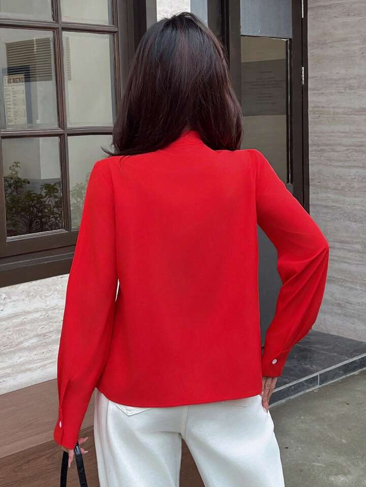 CM-TS303733 Women Casual Seoul Style Floral Detachable Brooch Contrast Buttons Tie Front Blouse - Red