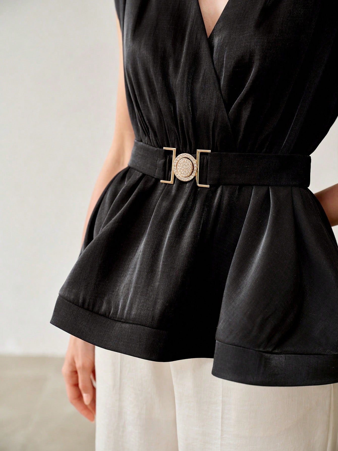 CM-TS414602 Women Elegant Seoul Style V-Neck Sleeveless Ruched Waist Top - Black