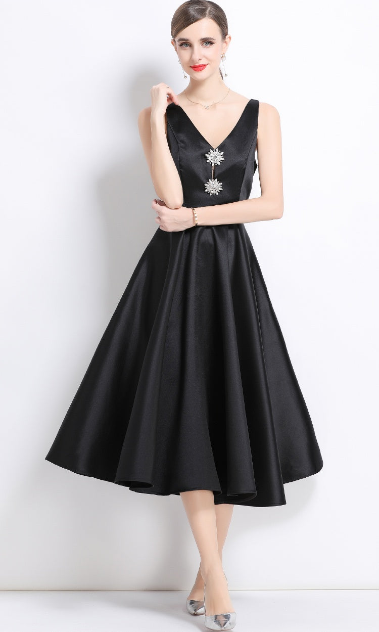 CM-DY056000 Women Elegant European Style V-Neck Sleeveless Pinched Waist Slim Midi Dress - Black