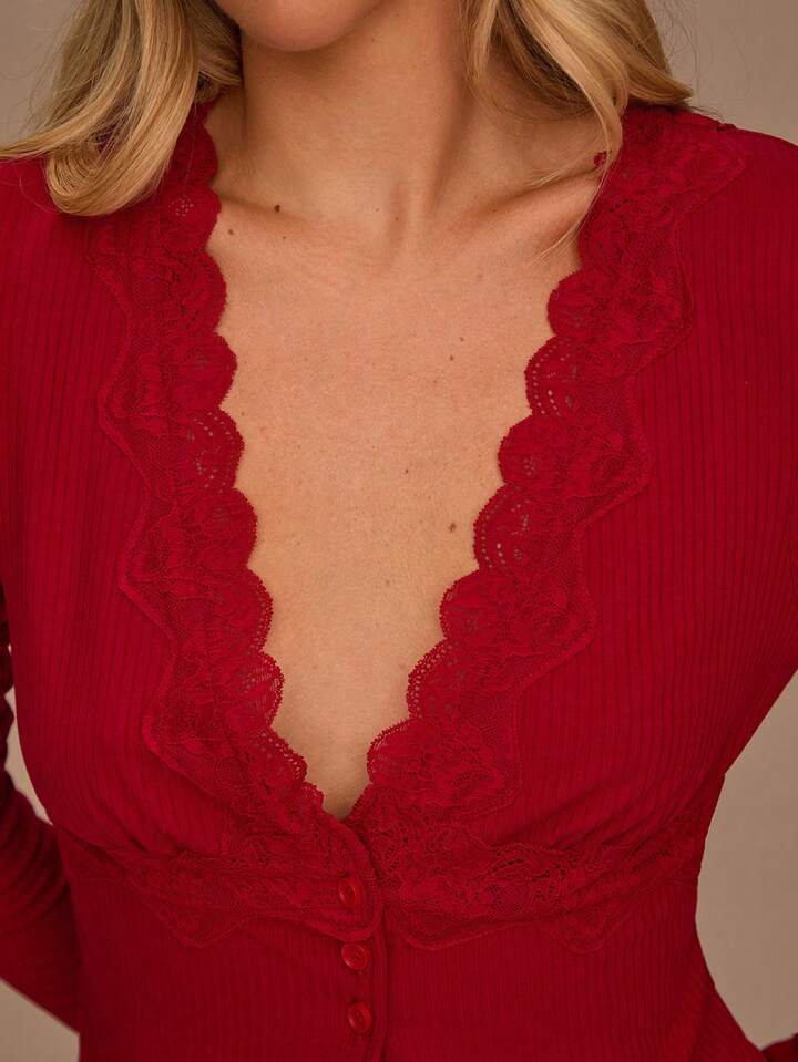 CM-TS513531 Women Elegant Seoul Style Floral Lace Patchwork V-Neck Fitted Knit Top - Burgundy