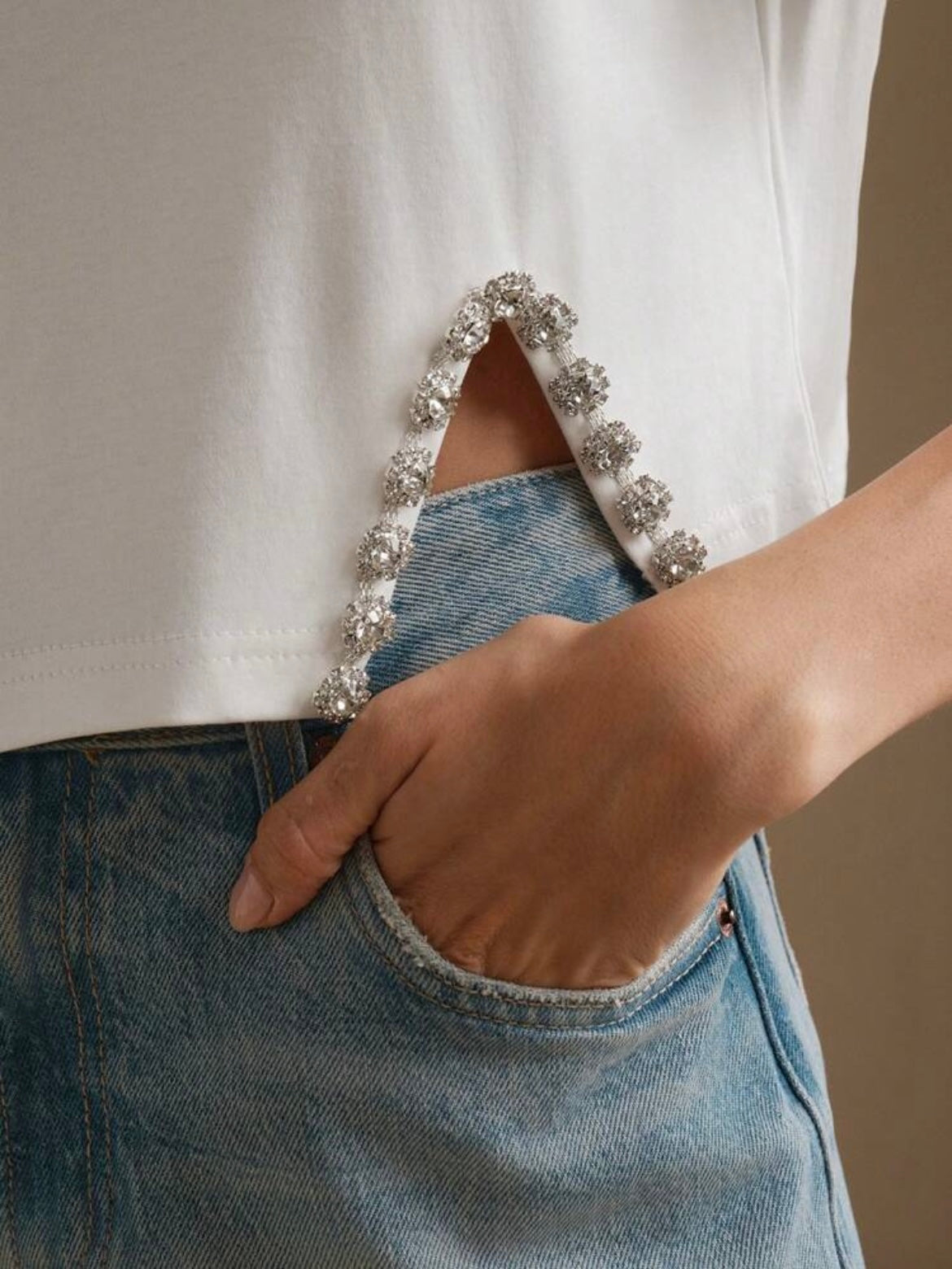 CM-TS970357 Women Elegant Seoul Style Round Neck Short Sleeve Diamond Decoration T-Shirt - White