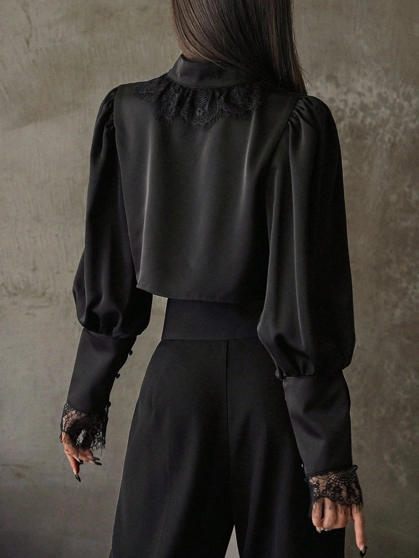 CM-TS062626 Women Elegant Seoul Style Contrast Lace High-low Hem Crop Blouse