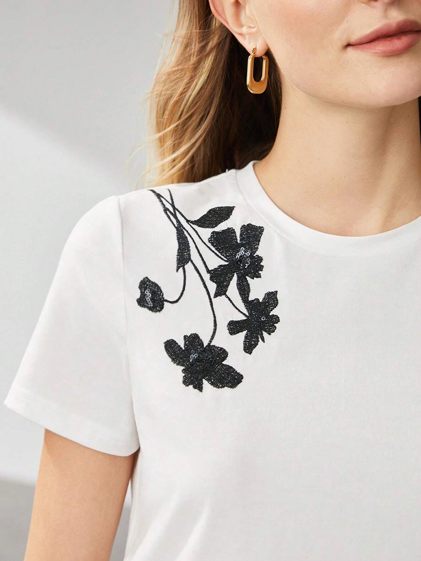 CM-TS444294 Women Casual Seoul Style Round Neck Sequin Floral Detail T-Shirt - White