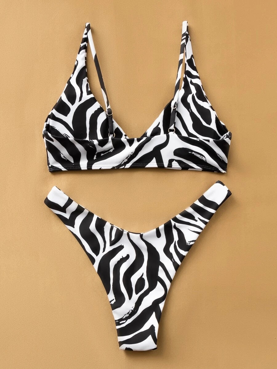 CM-SWS609369 Women Trendy Seoul Style Zebra Stripe High Cut Bikini Swimsuit