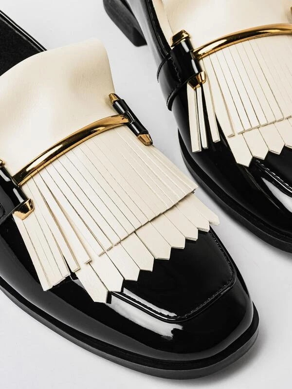 CM-SHS125020 Women Elegant Seoul Style Metal Decor Fringe Design Flats