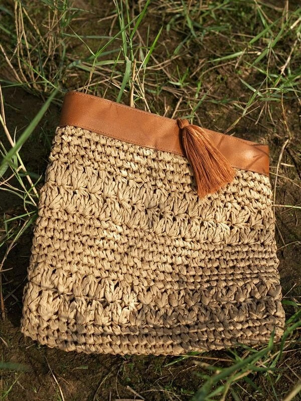 CM-BGS217830 Women Trendy Seoul Style Tassel Decor Straw Clutch Bag - Khaki