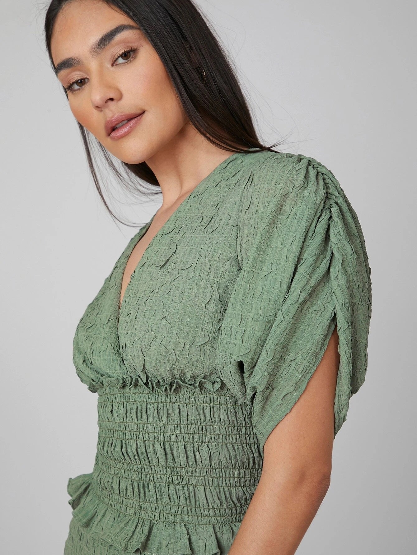 CM-ES114471 Women Elegant Seoul Style V-Neck Puff Sleeve Ruched Fitted Dress - Green
