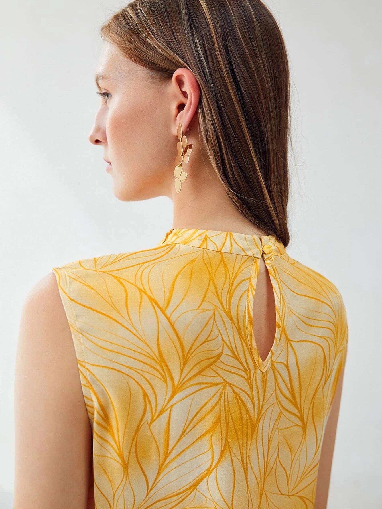 CM-TS966883 Women Elegant Seoul Style Round Neck Sleeveless Draped Top - Yellow