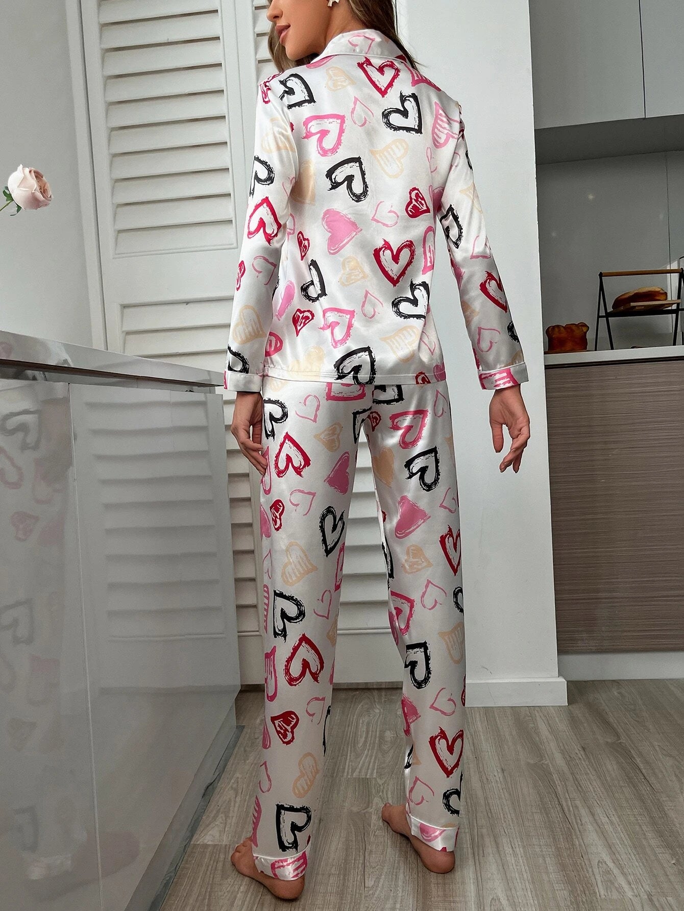 CM-LS041762 Women Trendy Seoul Style Heart Print Contrast Piping Satin Pajama Set