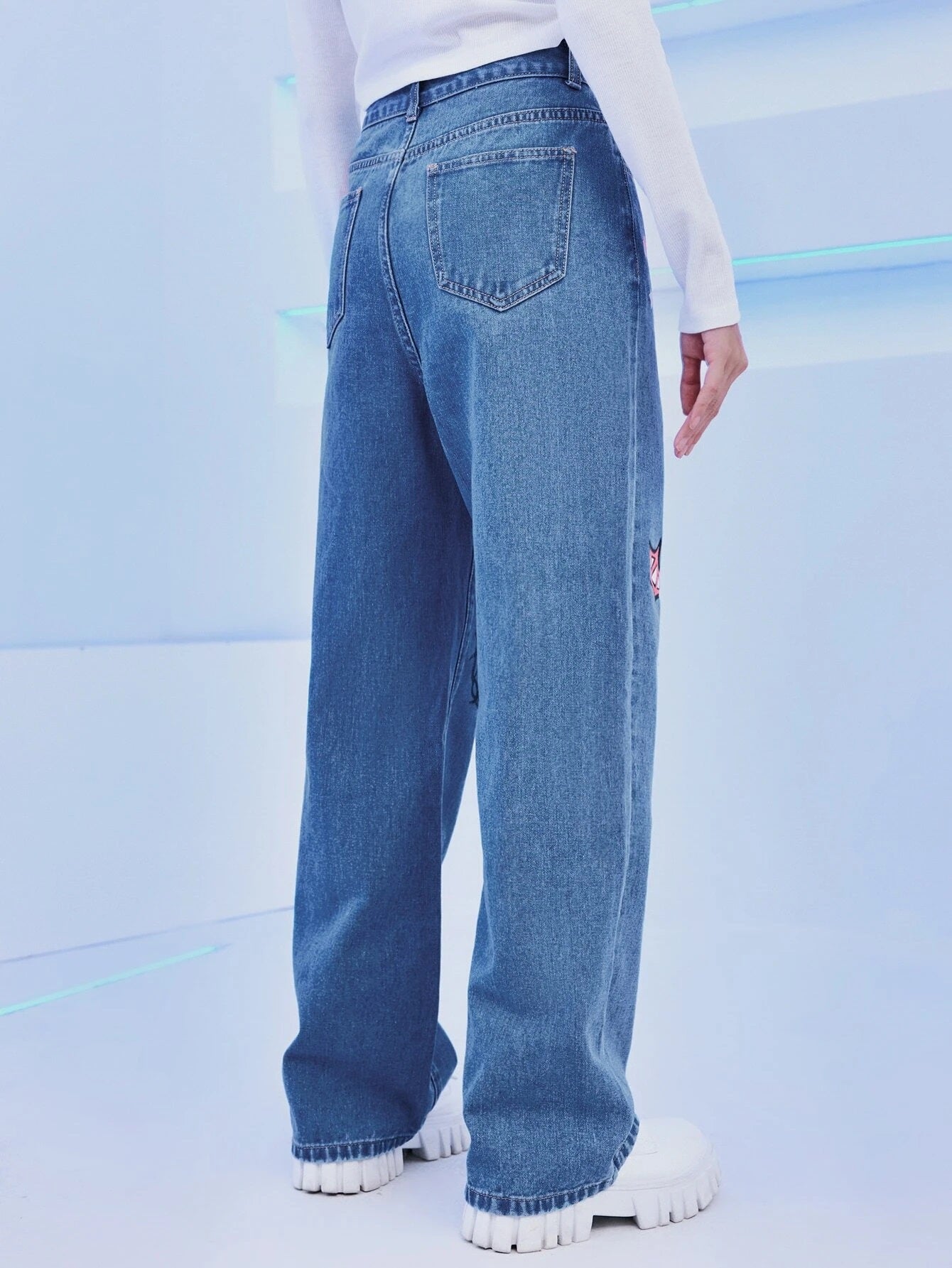 CM-BS268252 Women Preppy Seoul Style Medium Wash Kawaii Cartoon And Letter Graphic Jeans