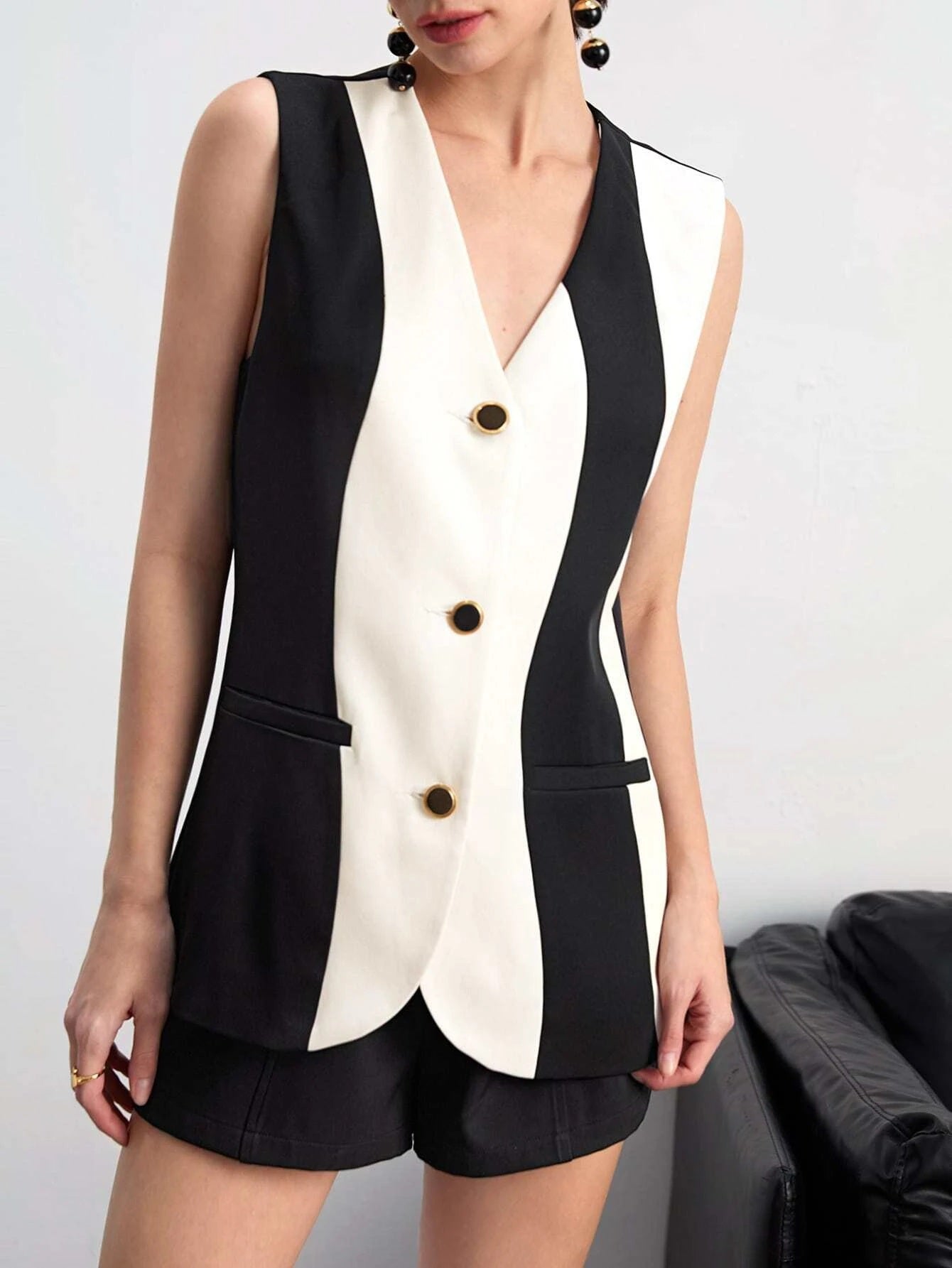 CM-CS834220 Women Elegant Seoul Style Two Tone Button Front Vest Blazer
