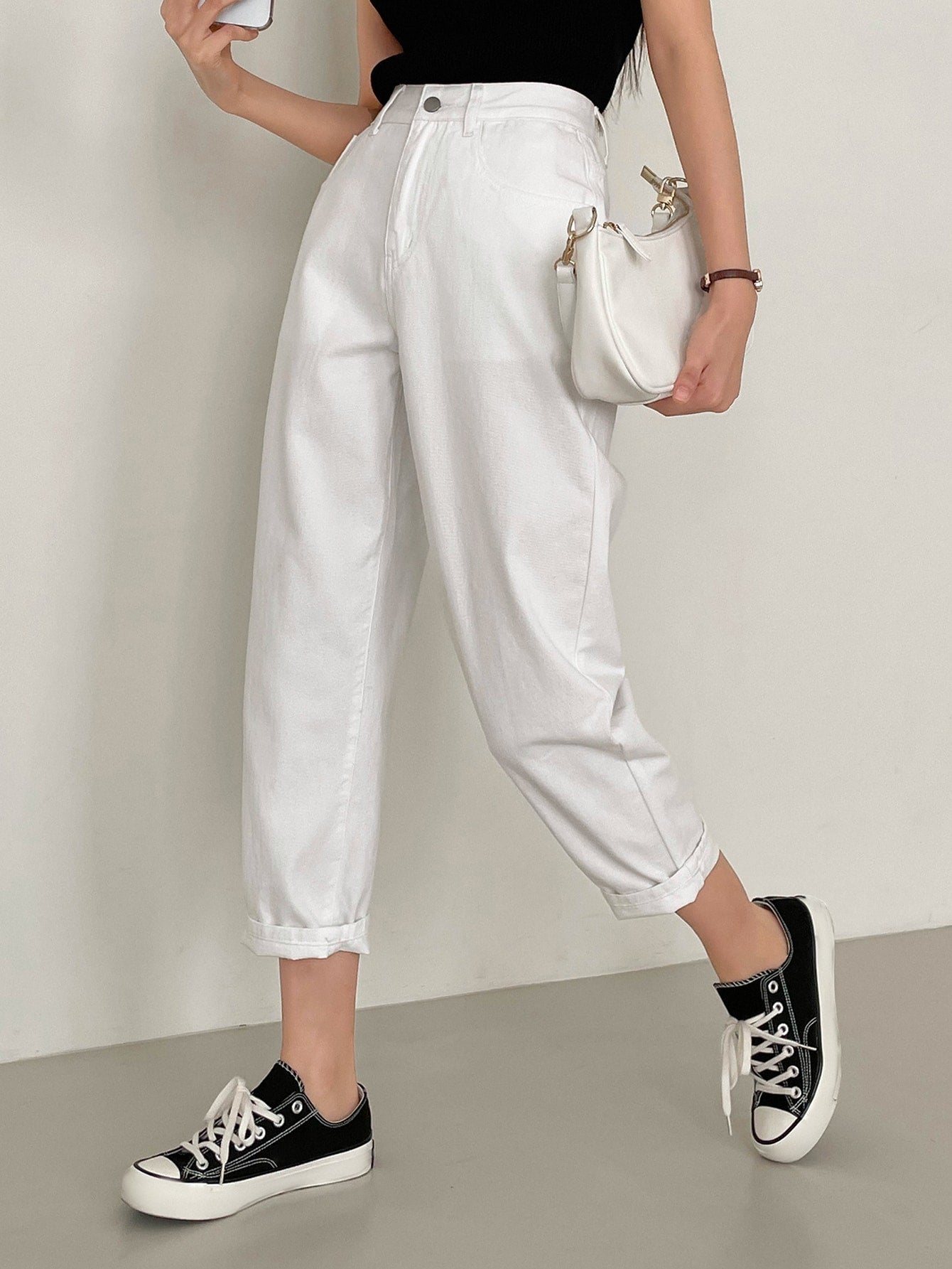 CM-BS691406 Women Casual Seoul Style High Waist Solid Slant Pocket Cropped Jeans - White