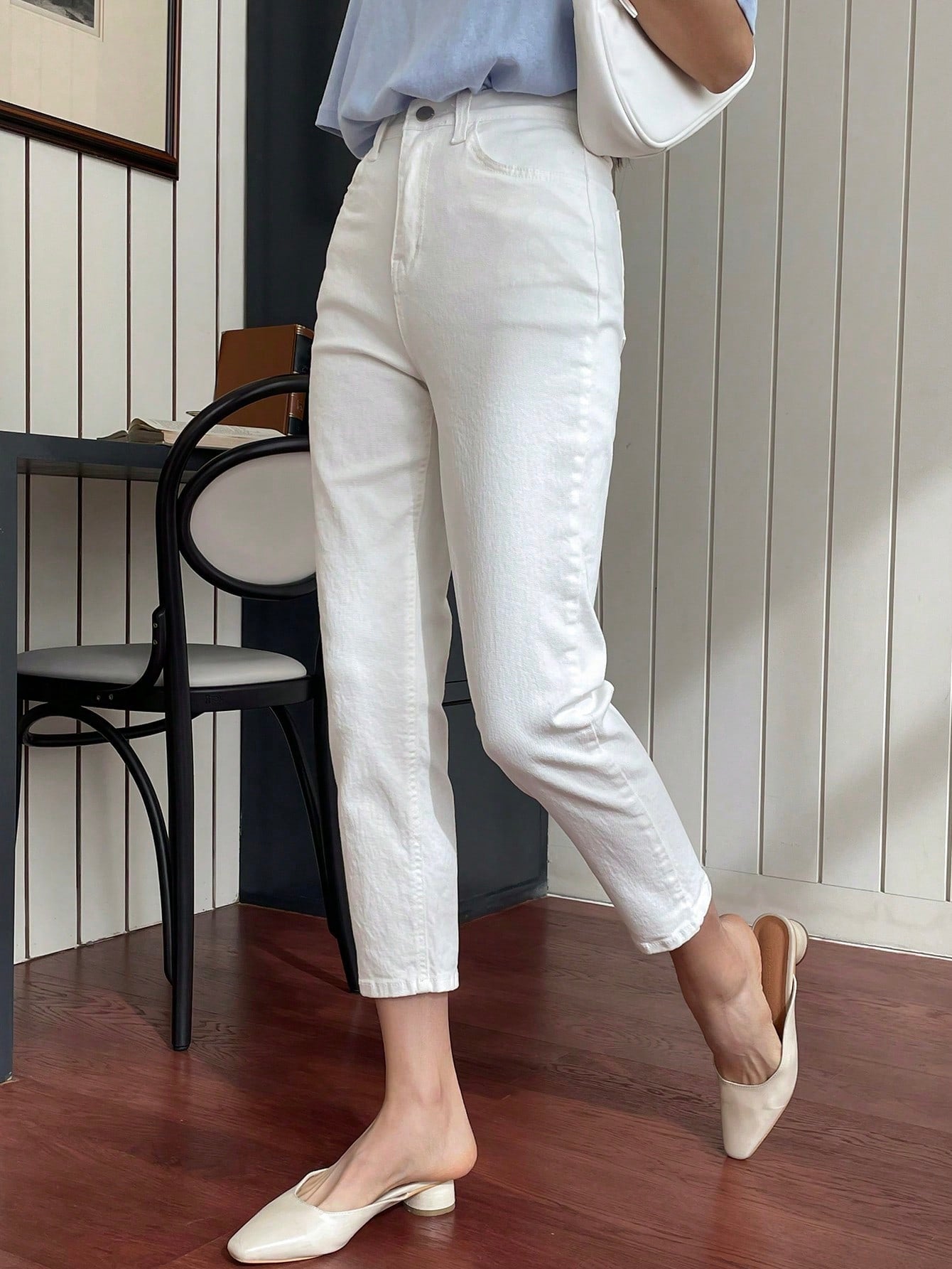 CM-BS455345 Women Casual Seoul Style High Waist Mom Fit Tapered Jeans - White