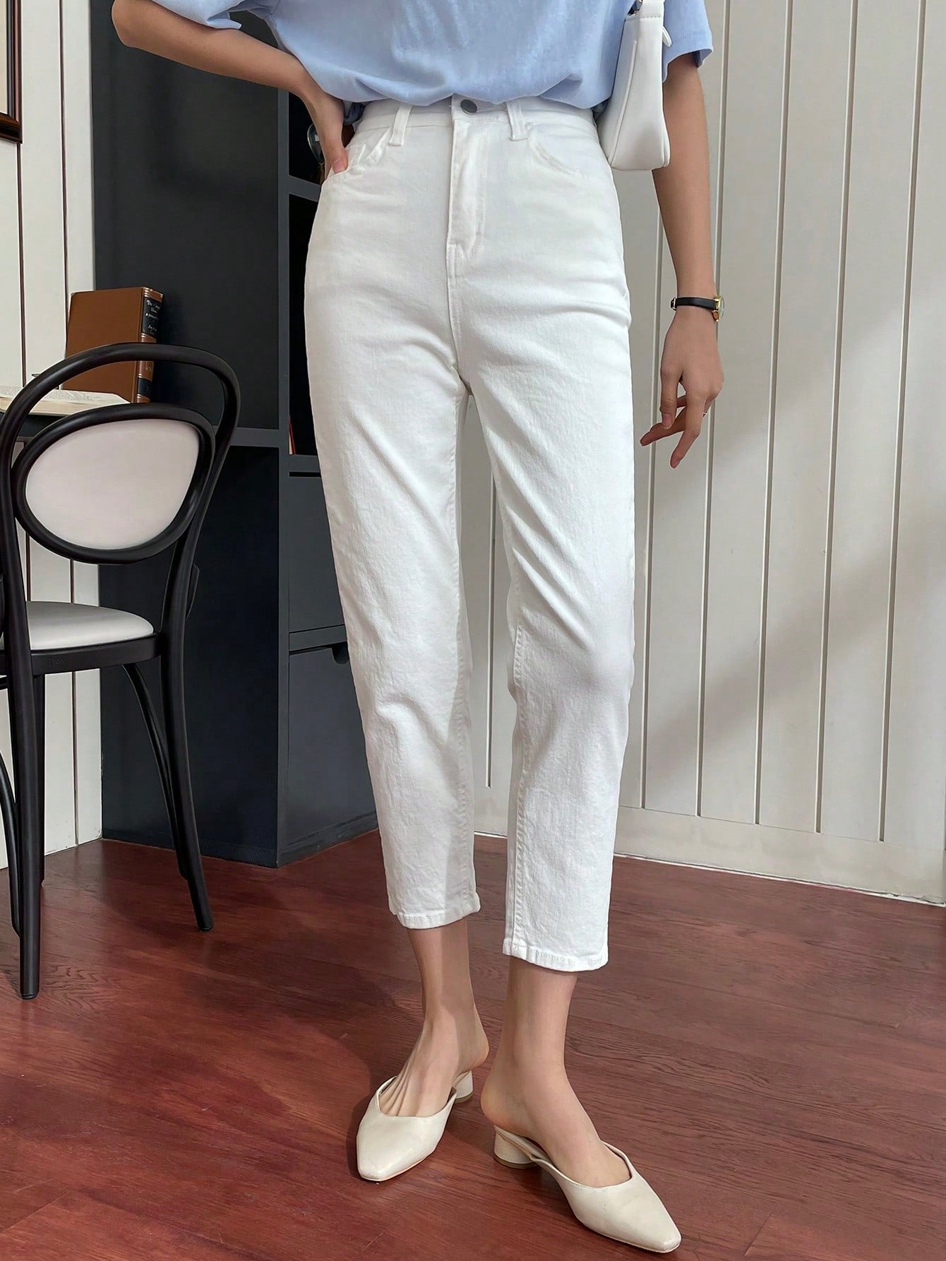 CM-BS455345 Women Casual Seoul Style High Waist Mom Fit Tapered Jeans - White