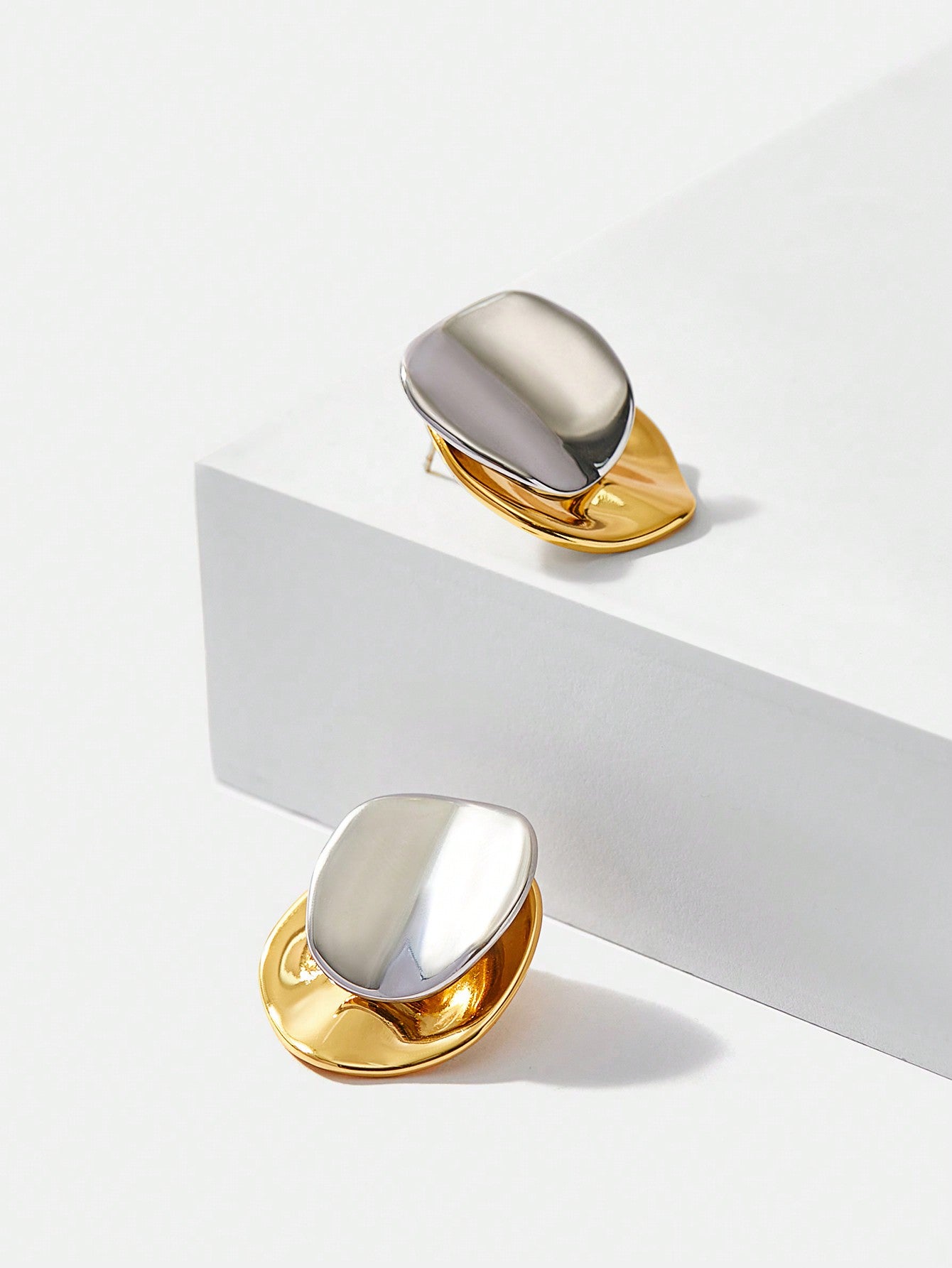 CM-AXS291202 Women Trendy Seoul Style Geometric Round Earrings