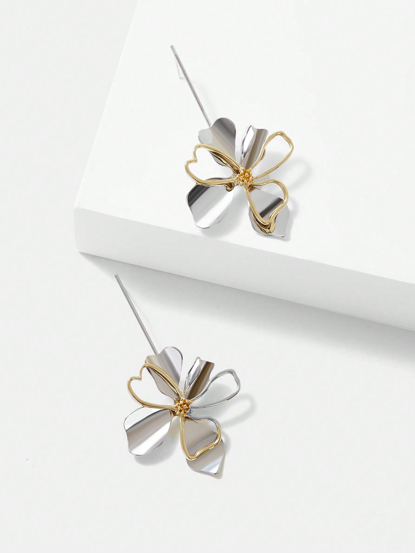 CM-AXS689233 Women Trendy Seoul Style Dual-Colored 3D Hollow Out Floral Dangle Earrings