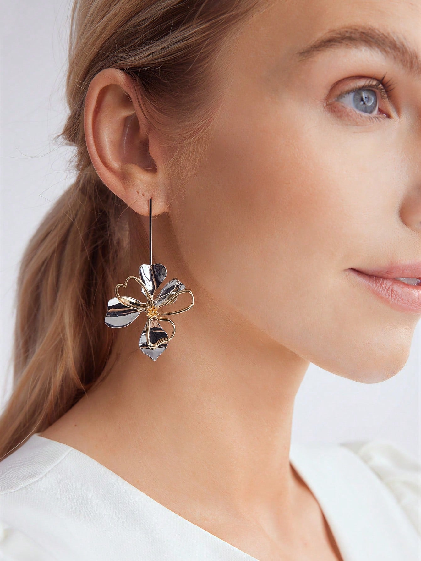 CM-AXS689233 Women Trendy Seoul Style Dual-Colored 3D Hollow Out Floral Dangle Earrings
