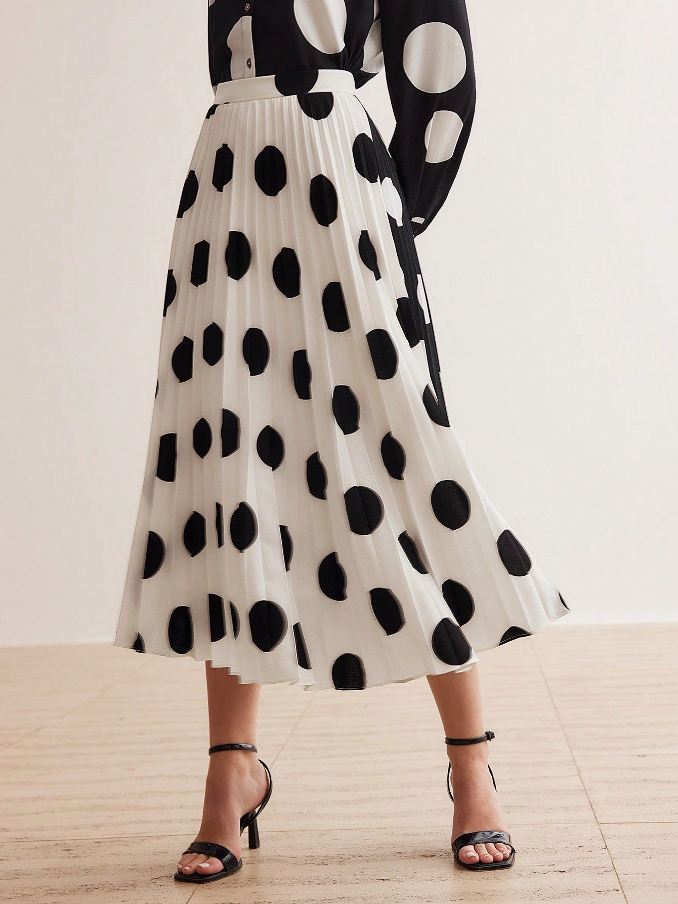 CM-BS618760 Women Elegant Seoul Style Mid Waist Polka Dot Colorblock Pleated Skirt
