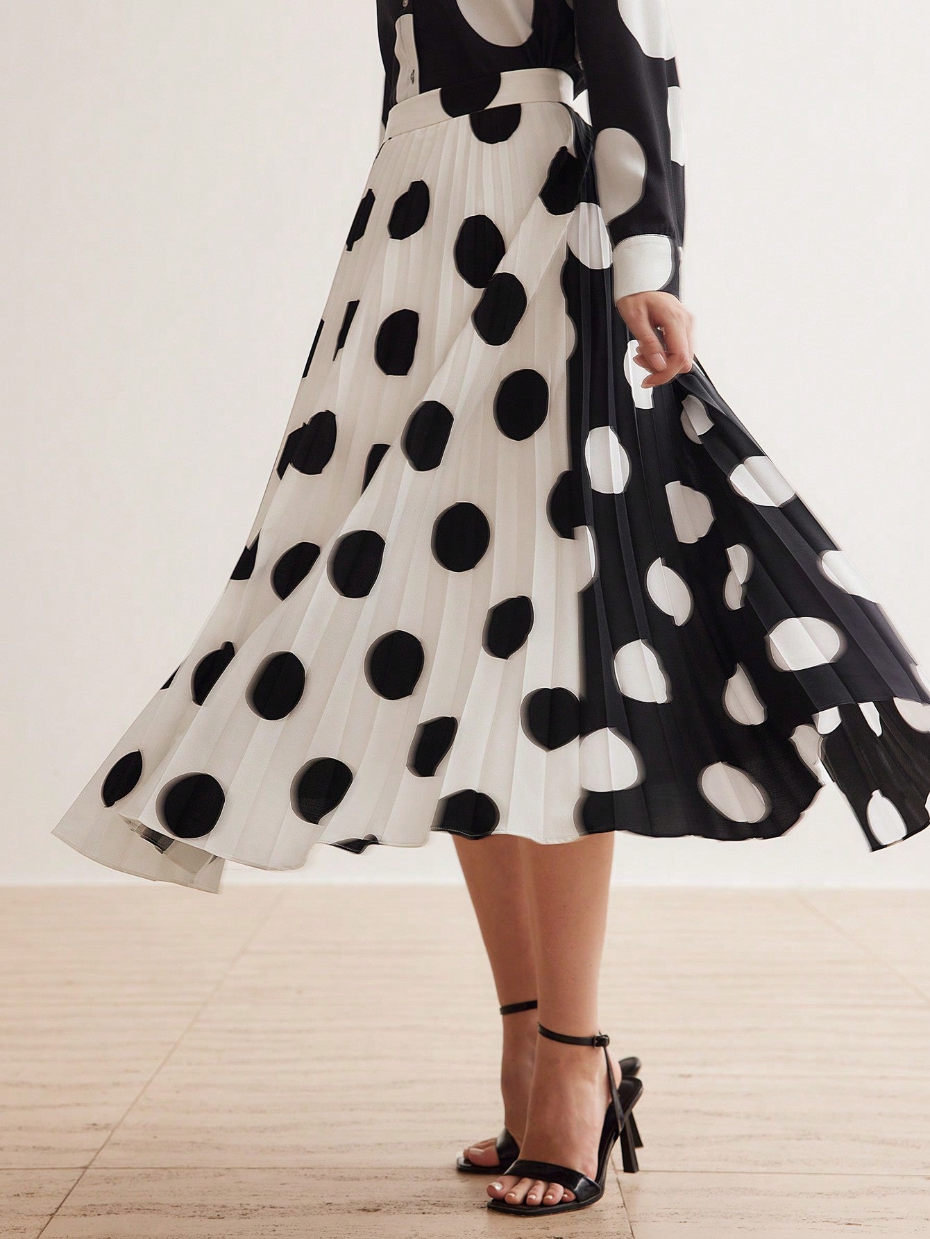 CM-BS618760 Women Elegant Seoul Style Mid Waist Polka Dot Colorblock Pleated Skirt