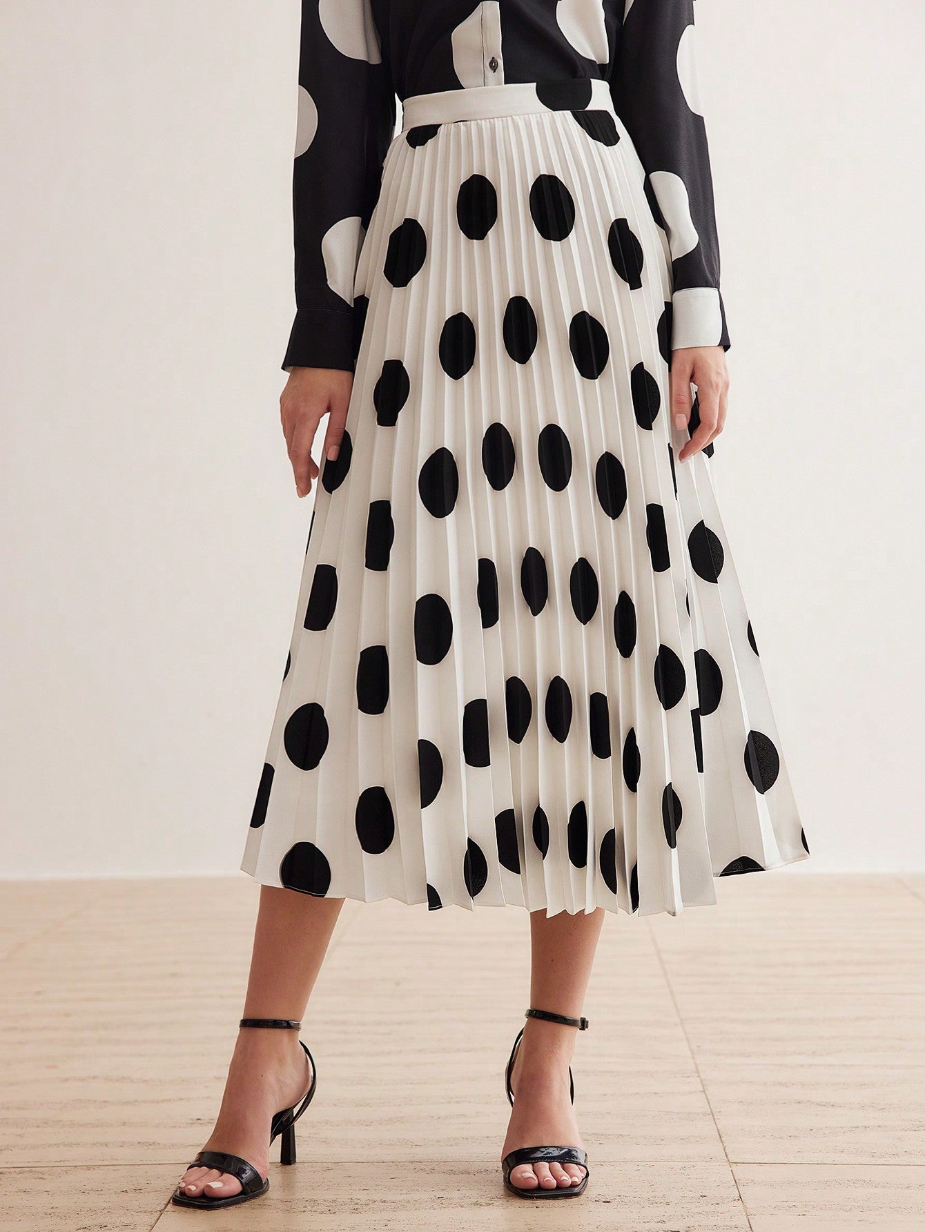 CM-BS618760 Women Elegant Seoul Style Mid Waist Polka Dot Colorblock Pleated Skirt