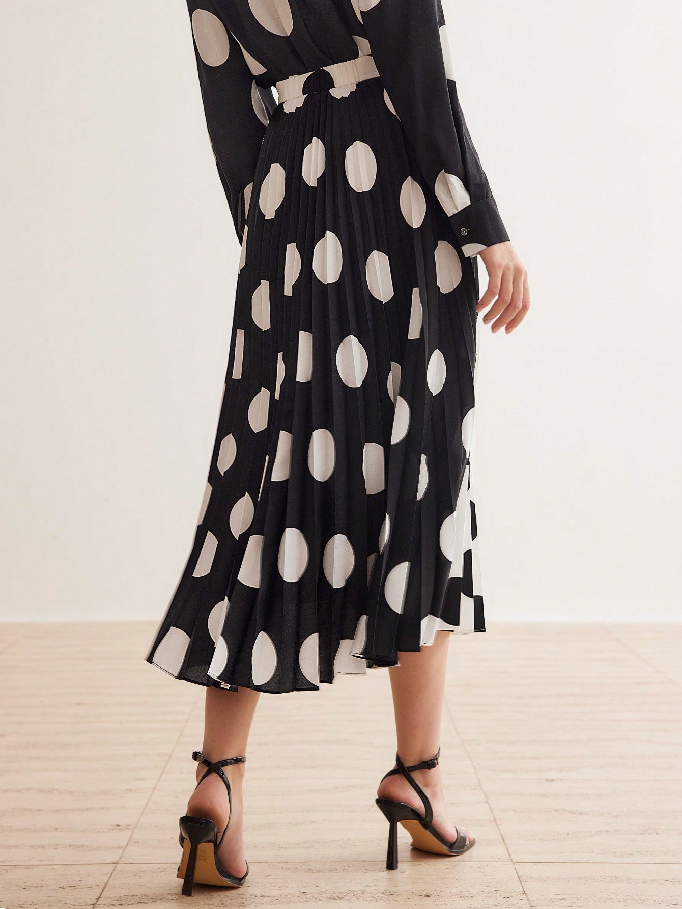 CM-BS618760 Women Elegant Seoul Style Mid Waist Polka Dot Colorblock Pleated Skirt