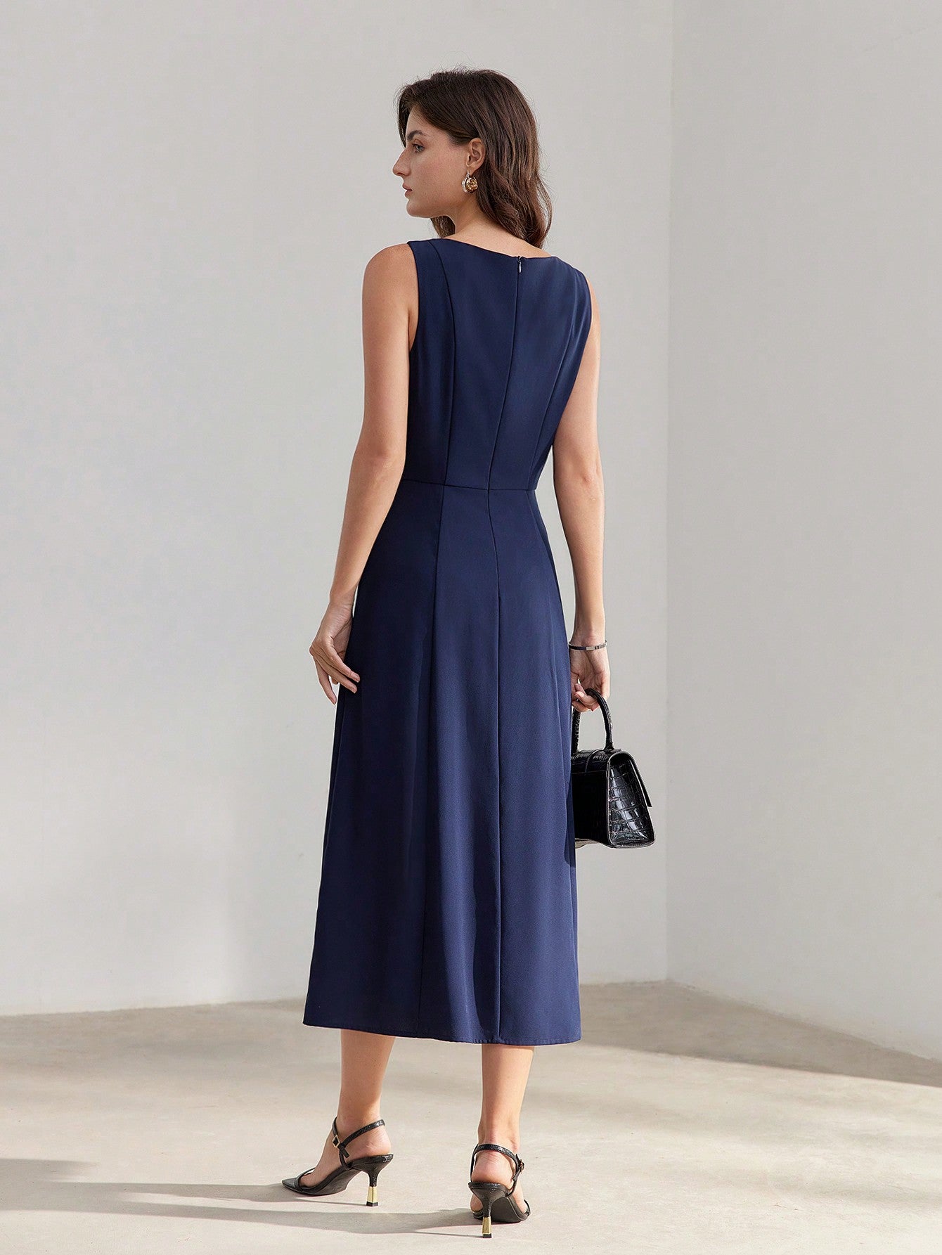 CM-DS678337 Women Elegant Seoul Style Round Neck Sleeveless Two Tone Pleated Panel Dress - Blue