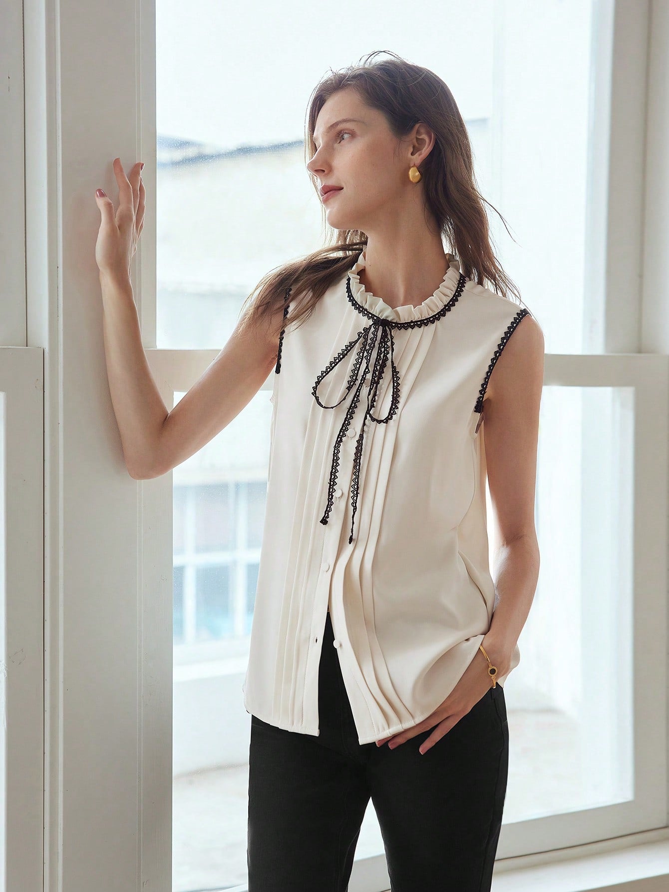 CM-TS396688 Women Elegant Seoul Style Contrast Lace Tie Neck Sleeveless Fold Pleated Blouse