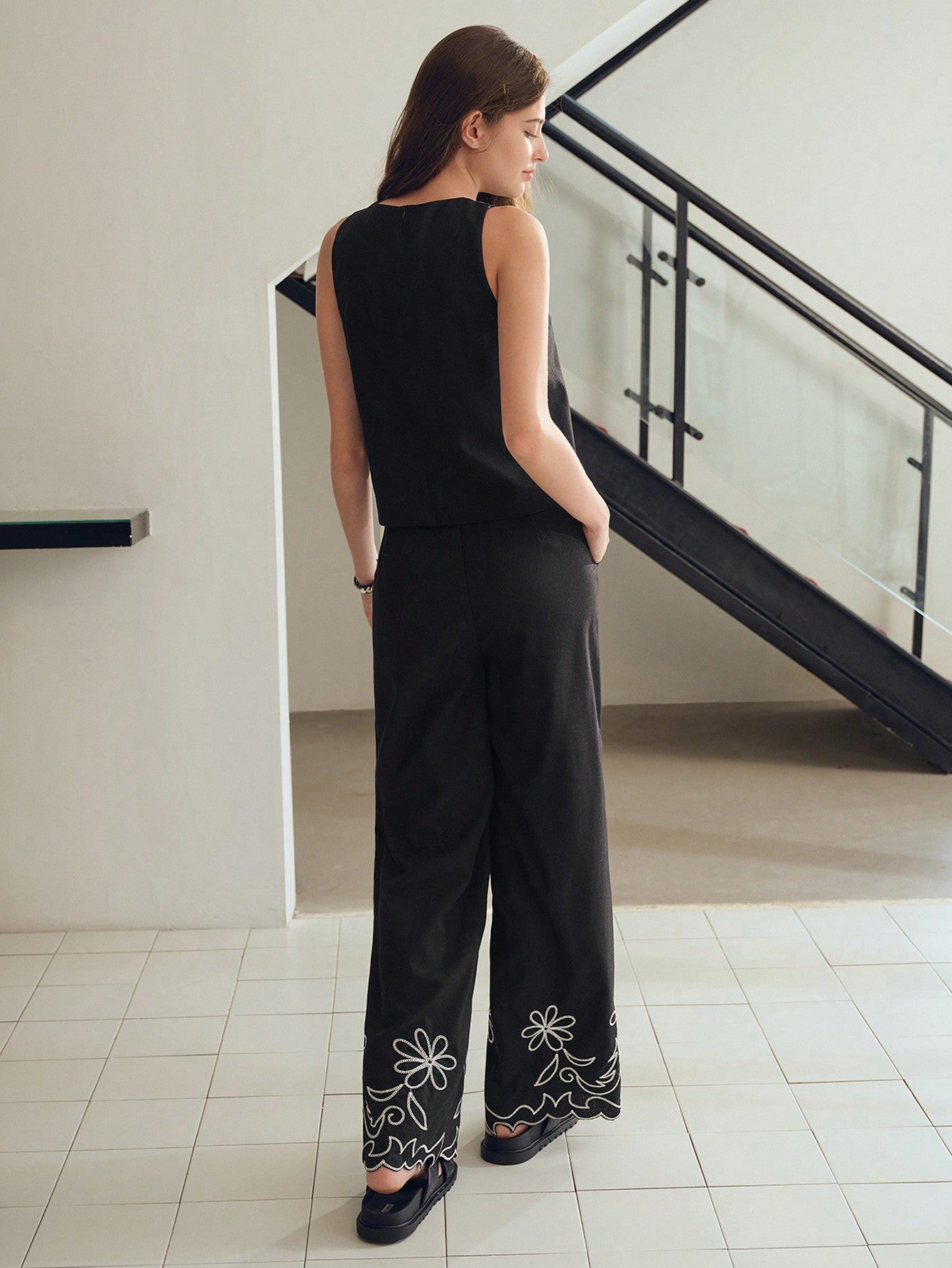 CM-TS700266 Women Elegant Seoul Style Floral Embroidery Round Neck Sleeveless Blouse - Black