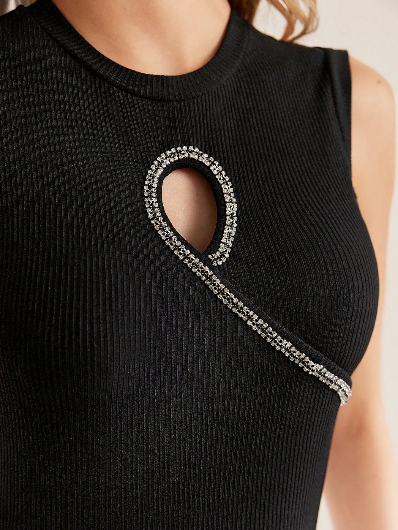 CM-TS595898 Women Casual Seoul Style Cut Out Rhinestone Details Sleeveless Top - Black