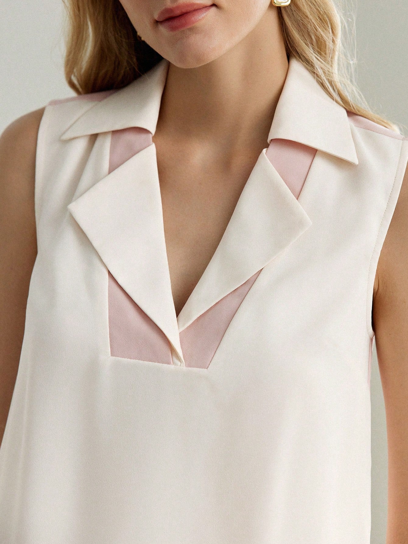 CM-TS280811 Women Elegant Seoul Style Colorblock Lapel Neck Sleeveless Blouse - White