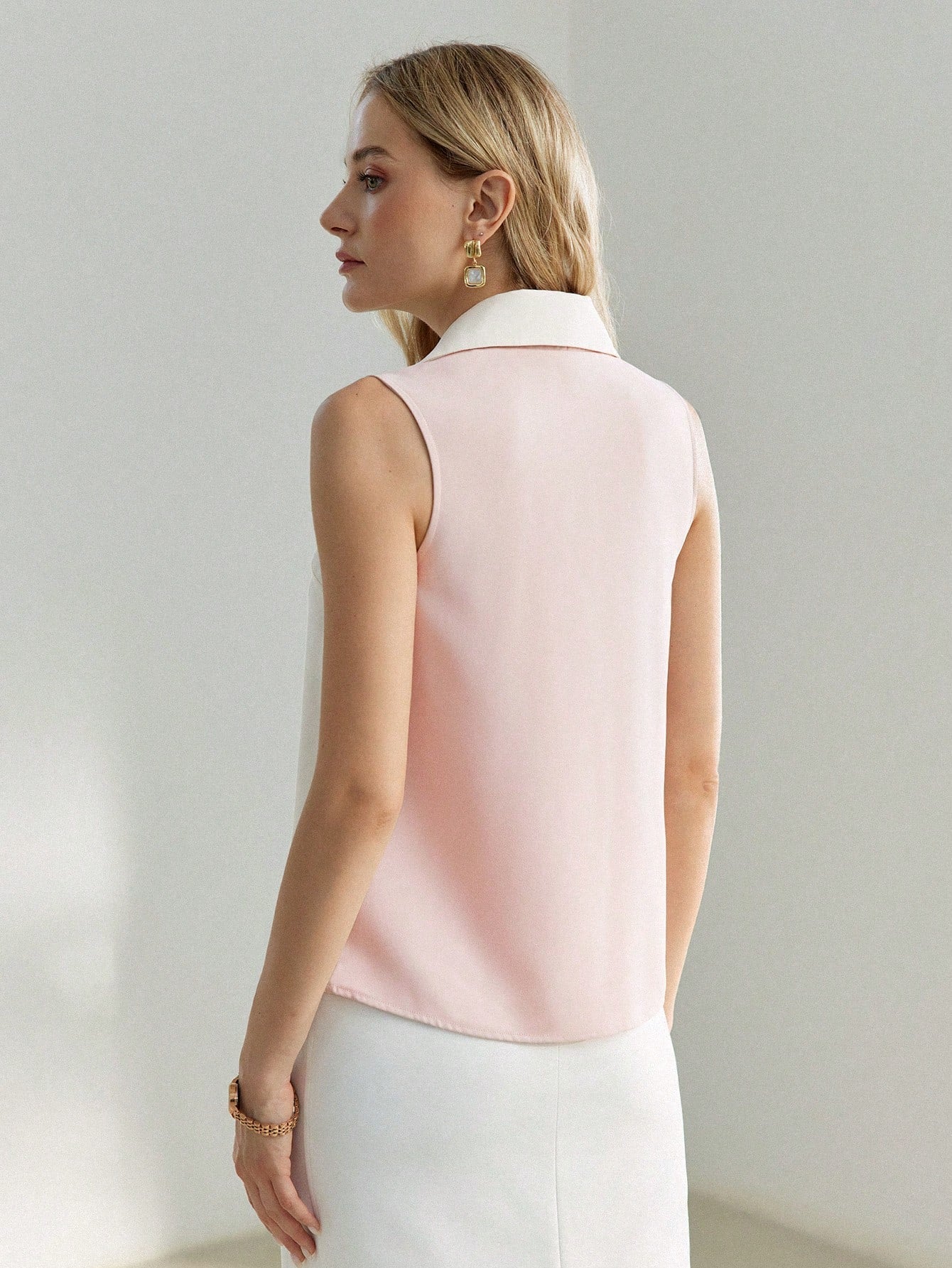CM-TS280811 Women Elegant Seoul Style Colorblock Lapel Neck Sleeveless Blouse - White